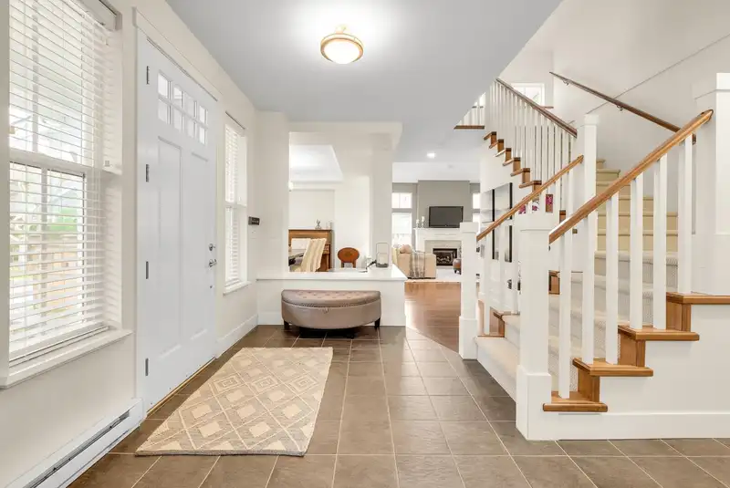 14256 37 AVENUE - photo 4 of 27