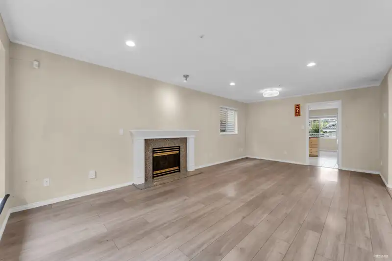 5891 ST. MARGARETS STREET - photo 3 of 23