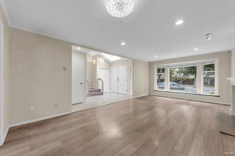 5891 ST. MARGARETS STREET - photo 4 of 23