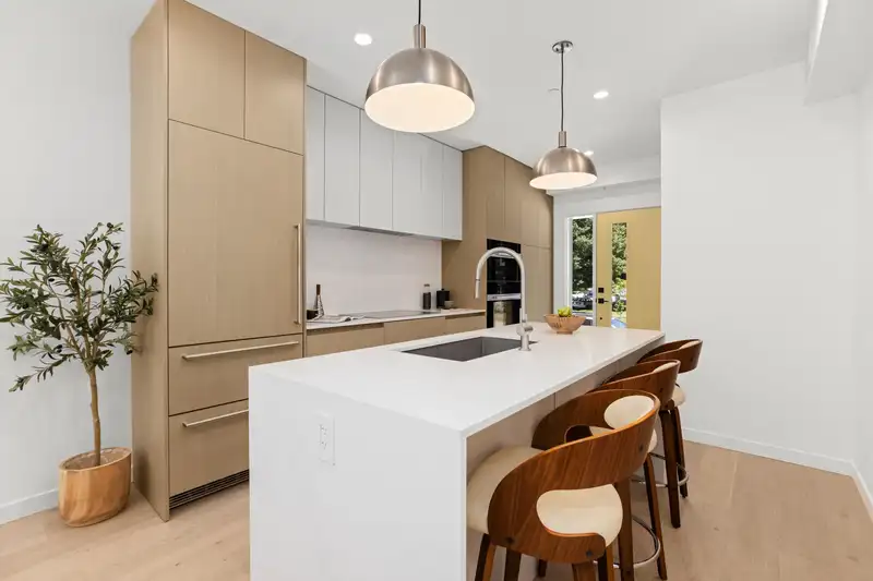 4805 LAUREL STREET - photo 2 of 10