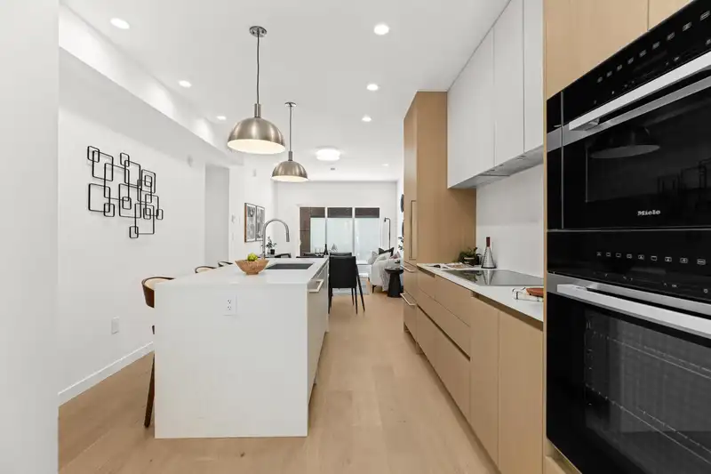 4805 LAUREL STREET - photo 3 of 10