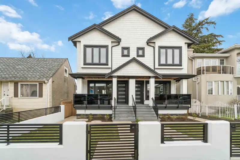 1 5737 CLARENDON STREET - photo 1 of 20