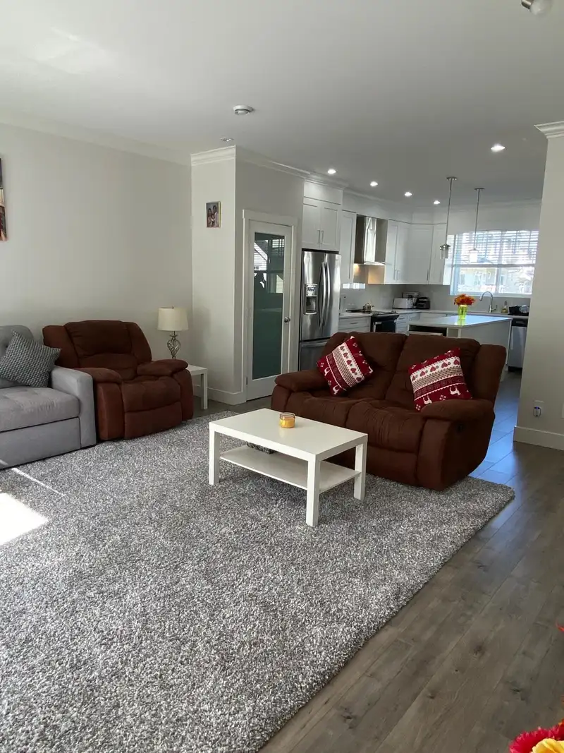 28 13898 64 AVENUE - photo 1 of 25