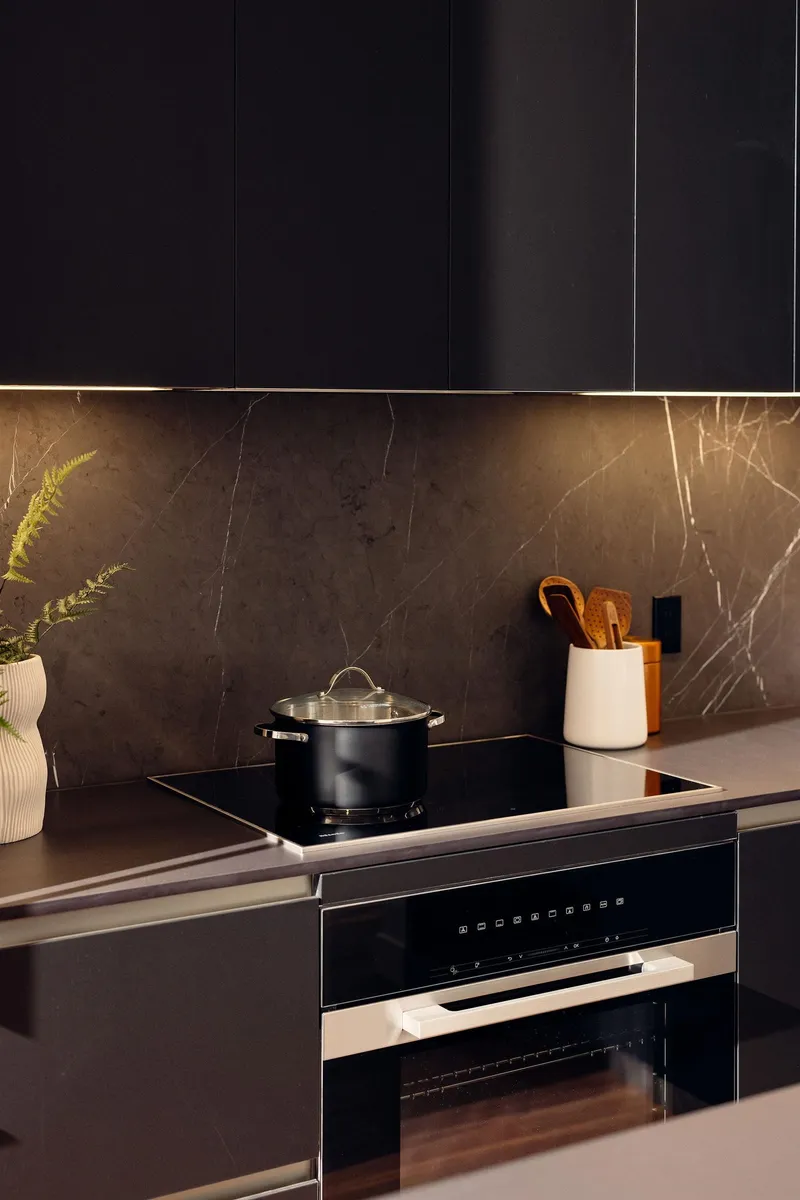 211 480 W 16TH AVENUE - photo 3 of 15