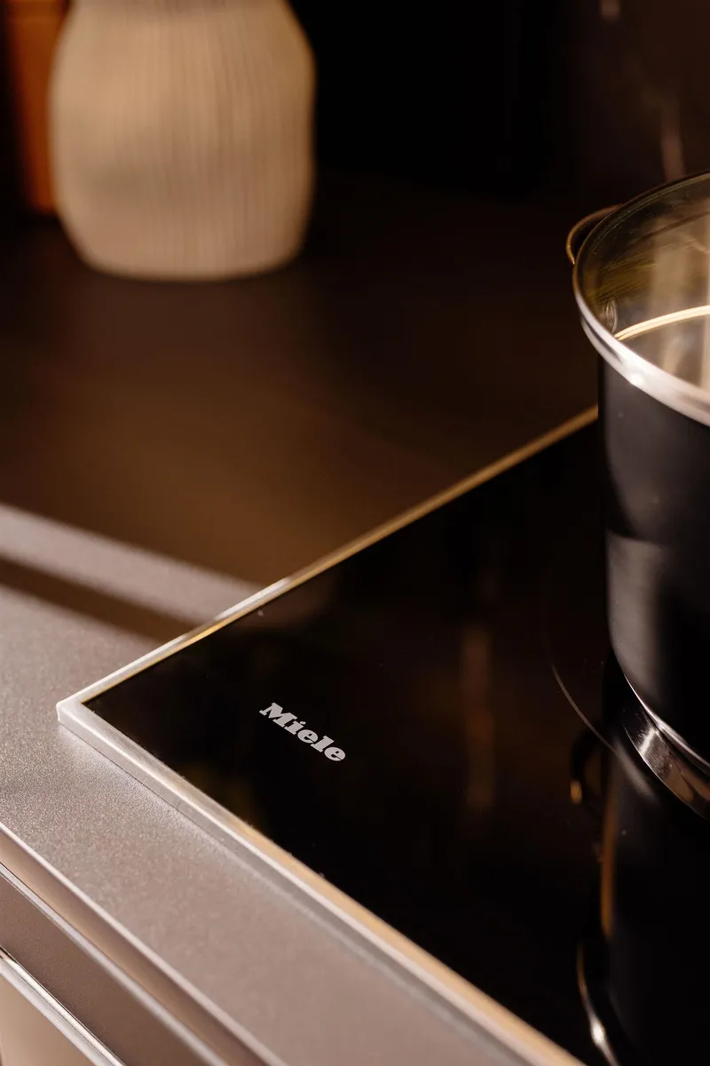 211 480 W 16TH AVENUE - photo 4 of 15