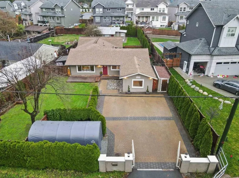 24055 FERN CRESCENT - photo 2 of 14