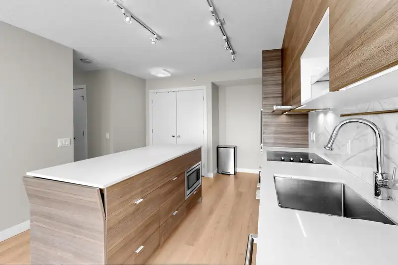 2812 13398 104 AVENUE - photo 3 of 21