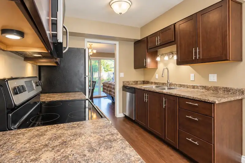 2 2957 OXFORD STREET - photo 4 of 20