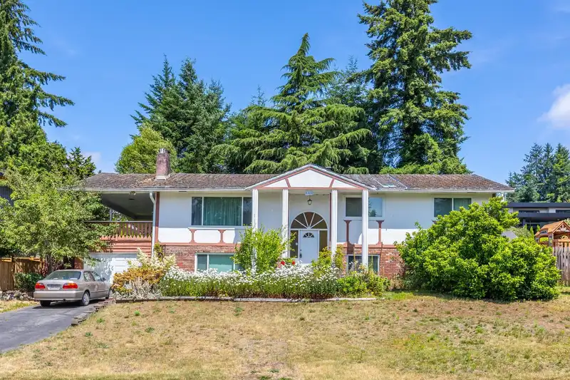 6484 SUNSHINE DRIVE - photo 1 of 39