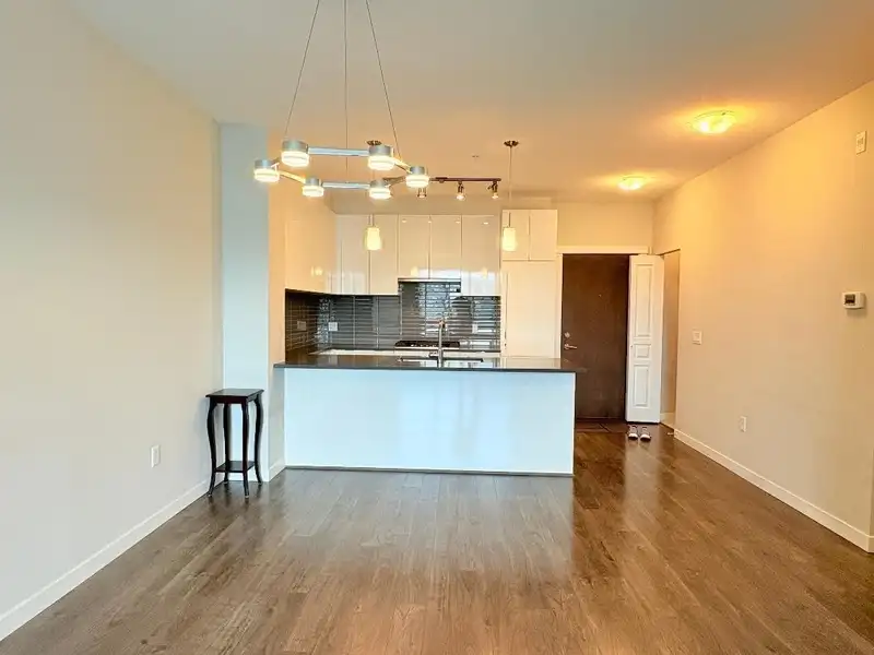509 9388 TOMICKI AVENUE - photo 3 of 36