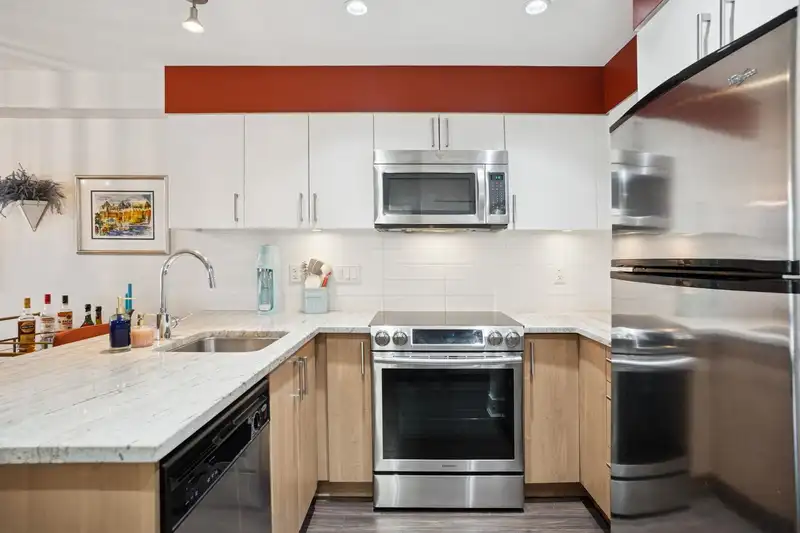 316 55 EIGHTH AVENUE - photo 2 of 38