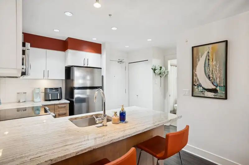 316 55 EIGHTH AVENUE - photo 4 of 38