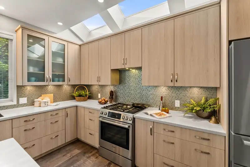 8075 BRADLEY AVENUE - photo 2 of 40