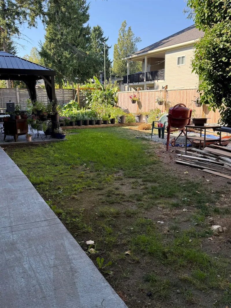 13449 68 AVENUE - photo 3 of 25