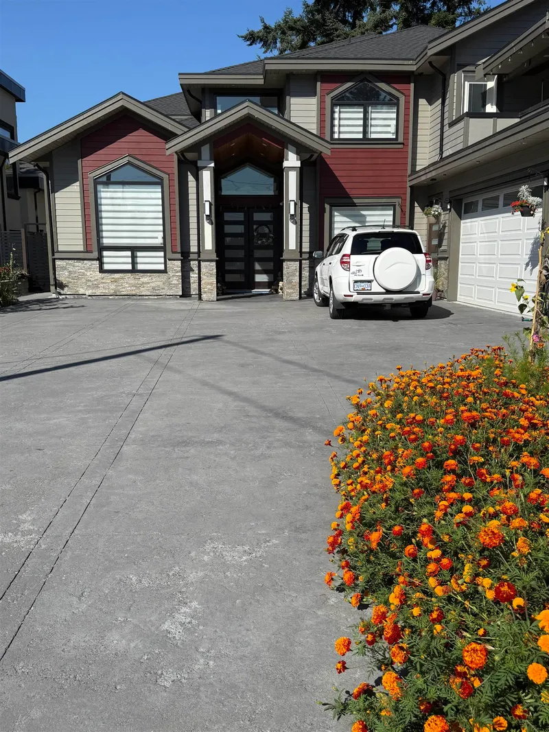 13449 68 AVENUE - photo 4 of 25