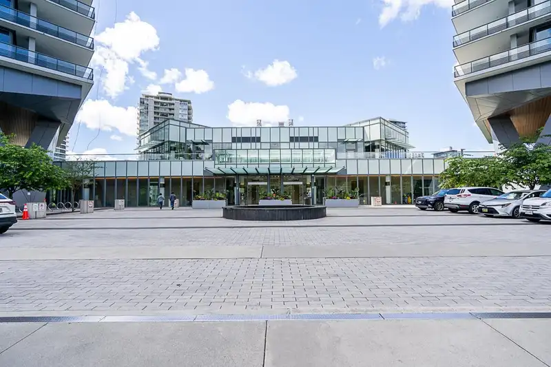 1110 4730 LOUGHEED HIGHWAY - photo 4 of 39