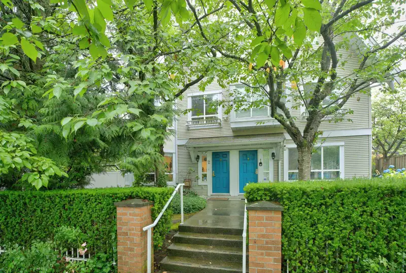 2 6577 SOUTHOAKS CRESCENT - photo 1 of 39