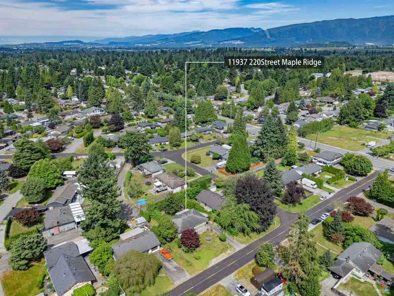 11937 220 STREET - photo 2 of 40
