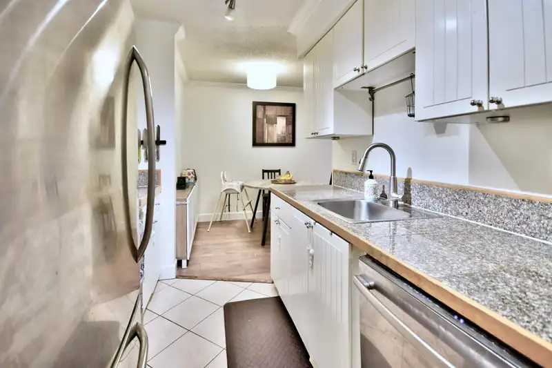 416 9867 MANCHESTER DRIVE - photo 2 of 12