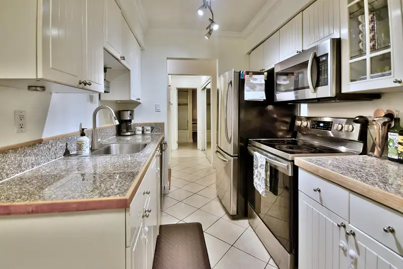 416 9867 MANCHESTER DRIVE - photo 3 of 12