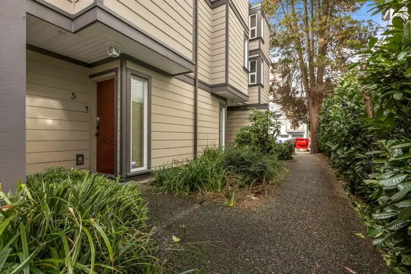 5 1535 ST. GEORGES AVENUE - photo 2 of 19