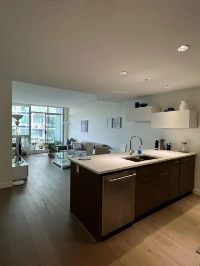 608 9060 UNIVERSITY CRESCENT - photo 2 of 40