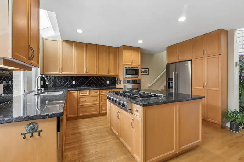 2333 BELLEVUE AVENUE - photo 3 of 24