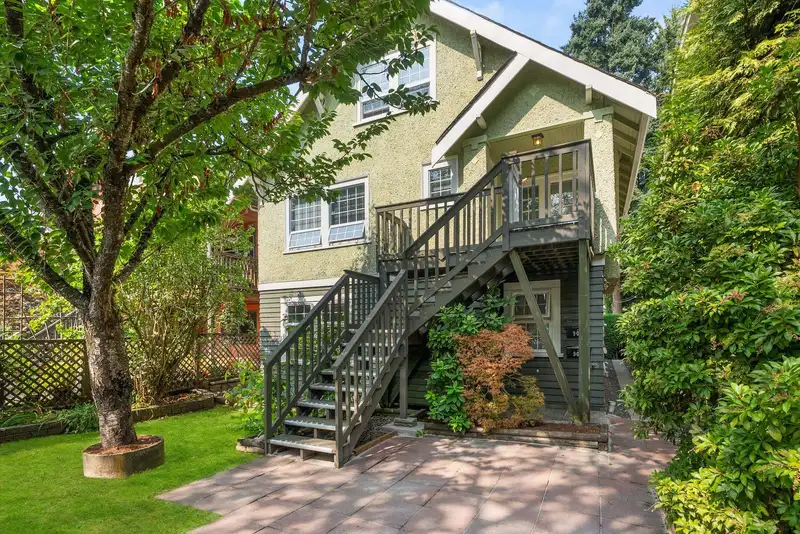 909 W 18TH AVENUE - photo 2 of 40