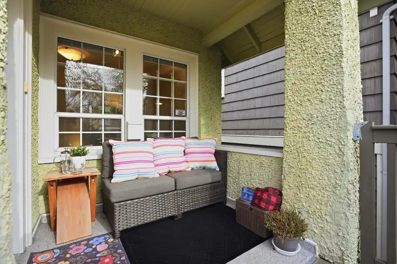 909 W 18TH AVENUE - photo 4 of 40