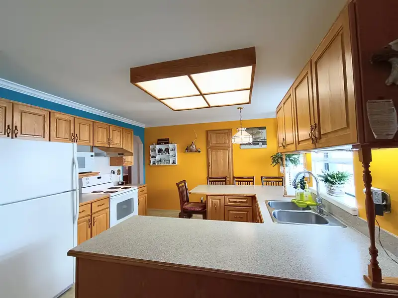 103 15153 98 AVENUE - photo 3 of 17