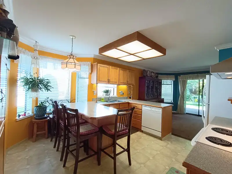 103 15153 98 AVENUE - photo 4 of 17