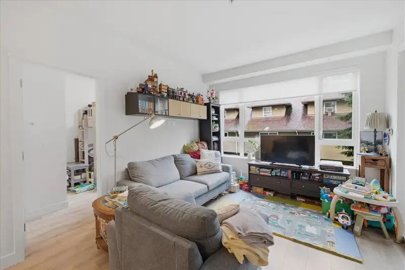 214 741 ANSKAR COURT - photo 4 of 39