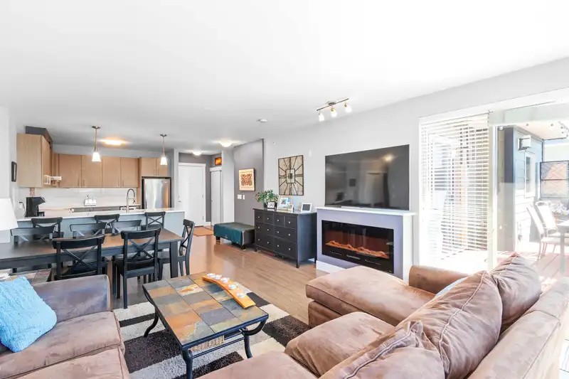 404 2460 KELLY AVENUE - photo 3 of 23