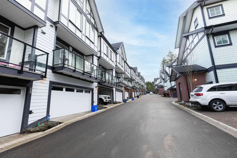 13 11188 72 AVENUE - photo 2 of 25