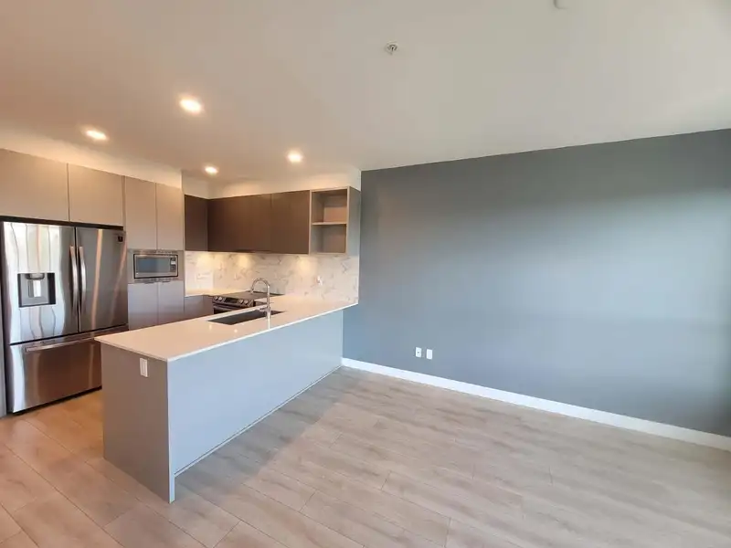 224 1792 STARLING DRIVE - photo 2 of 12