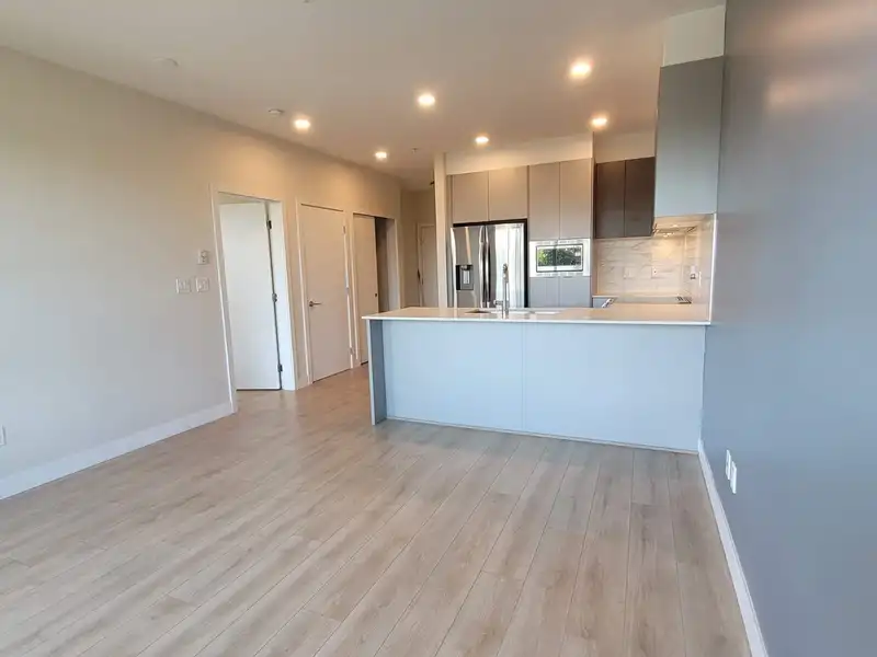 224 1792 STARLING DRIVE - photo 3 of 12