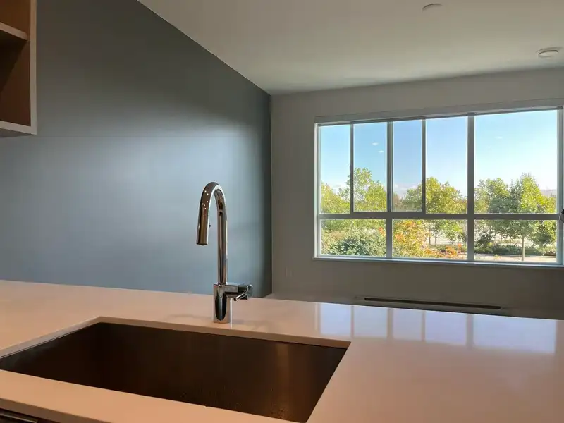 224 1792 STARLING DRIVE - photo 4 of 12