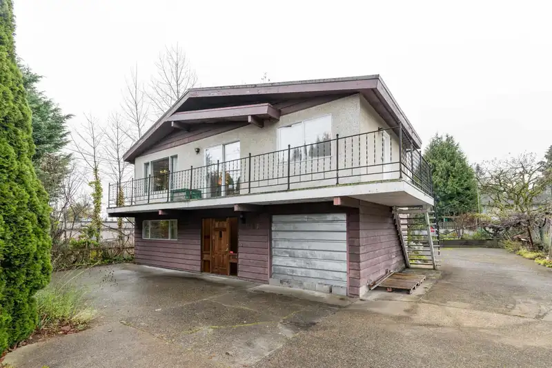 14734 108 AVENUE - photo 1 of 40