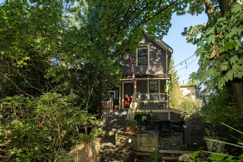 1117-1119 PENDRELL STREET - photo 4 of 25