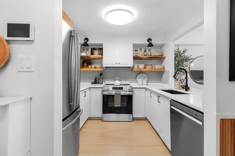 105 1199 WESTWOOD STREET - photo 3 of 32