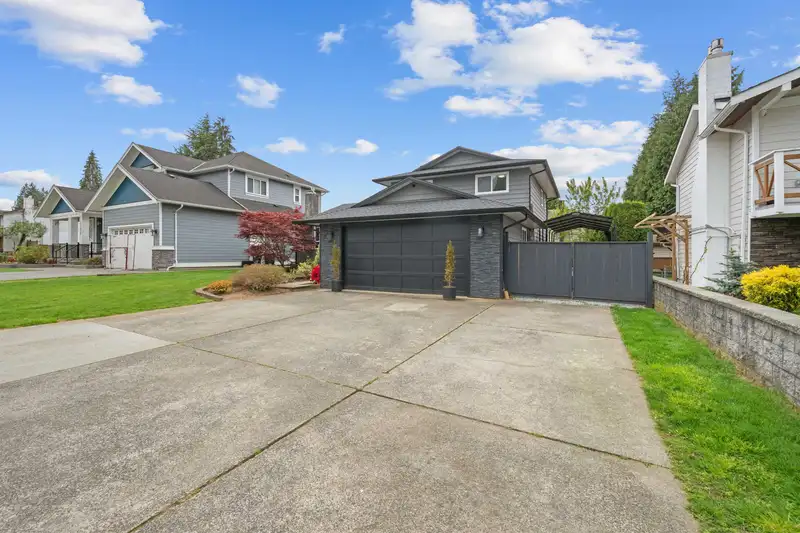 11923 194B STREET - photo 4 of 40