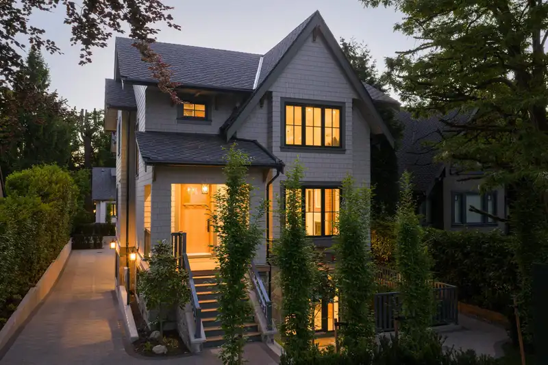 5591 MACKENZIE STREET - photo 3 of 40