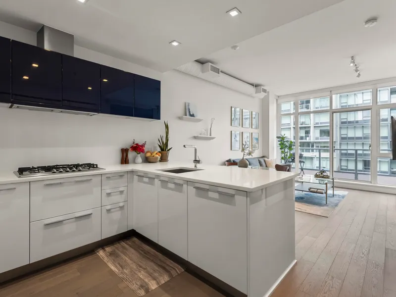 510 108 E 1ST AVENUE - photo 3 of 25