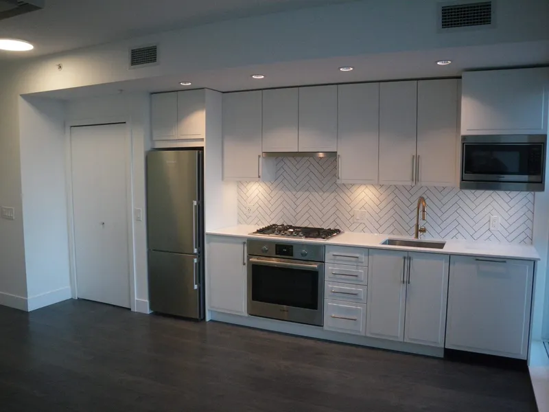 316 2435 KINGSWAY - photo 1 of 23