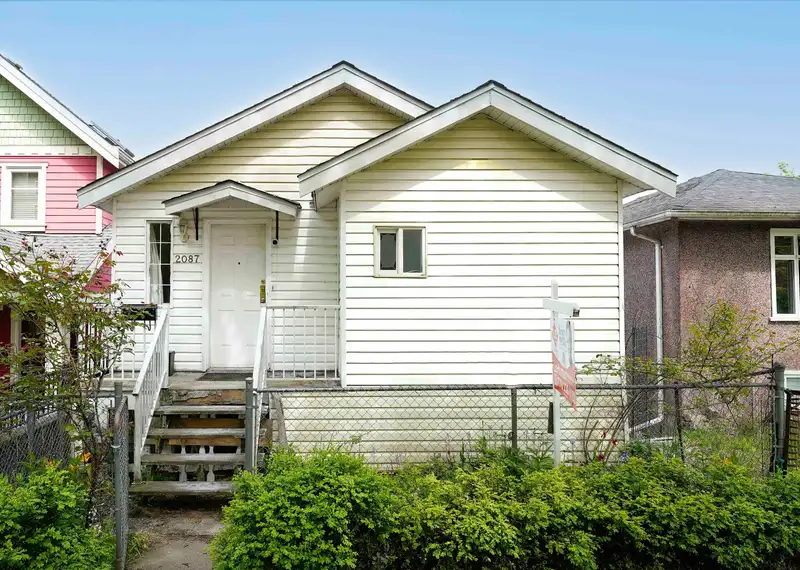 2087 E PENDER STREET - photo 1 of 21