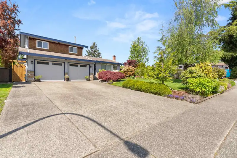 11193 SCARBOROUGH DRIVE - photo 1 of 35