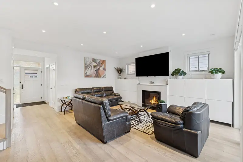 387 RIDGE STREET - photo 2 of 25