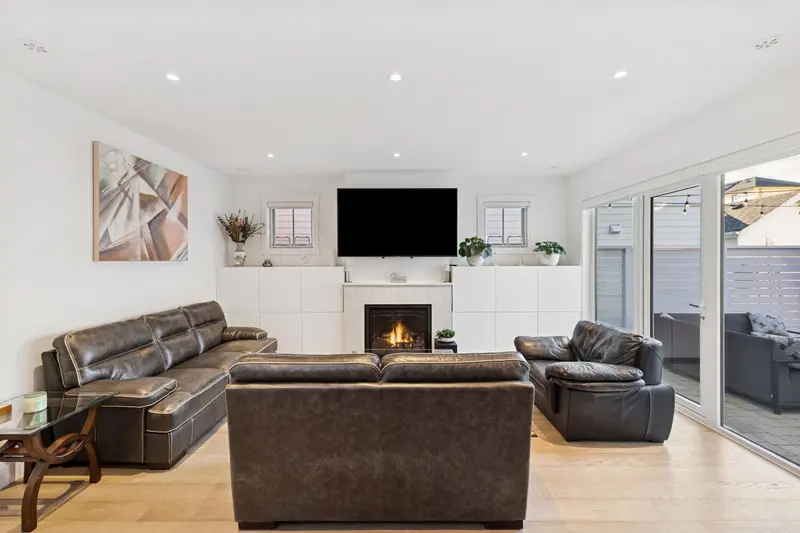 387 RIDGE STREET - photo 3 of 25