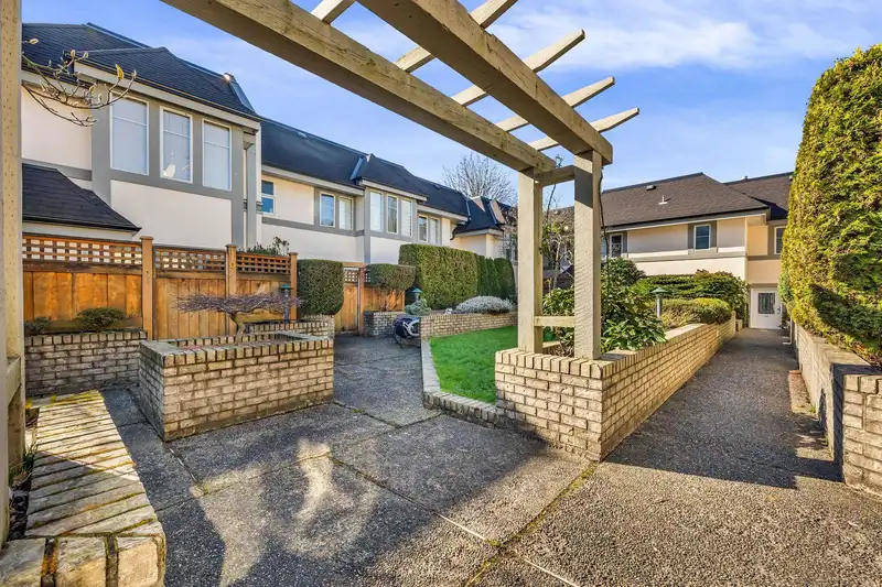 103 245 W 15TH STREET - photo 1 of 31