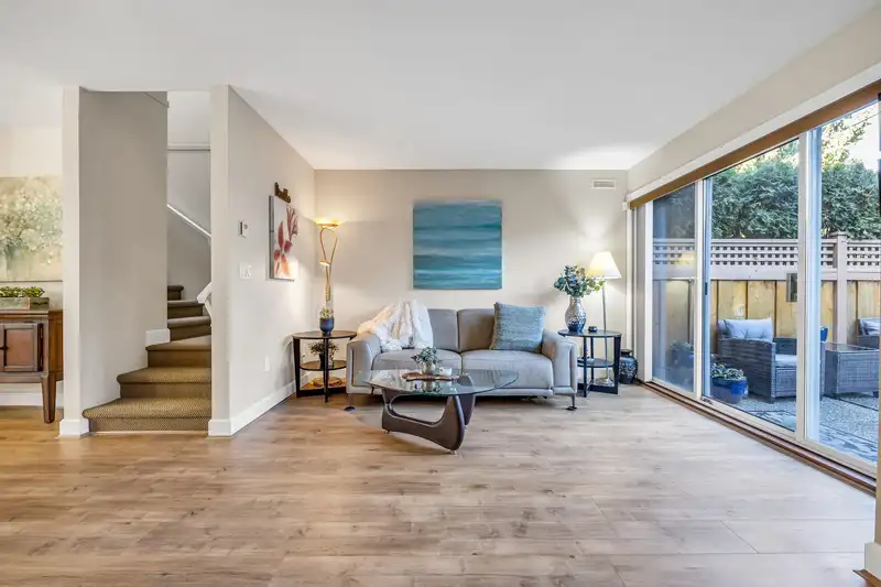 103 245 W 15TH STREET - photo 2 of 31